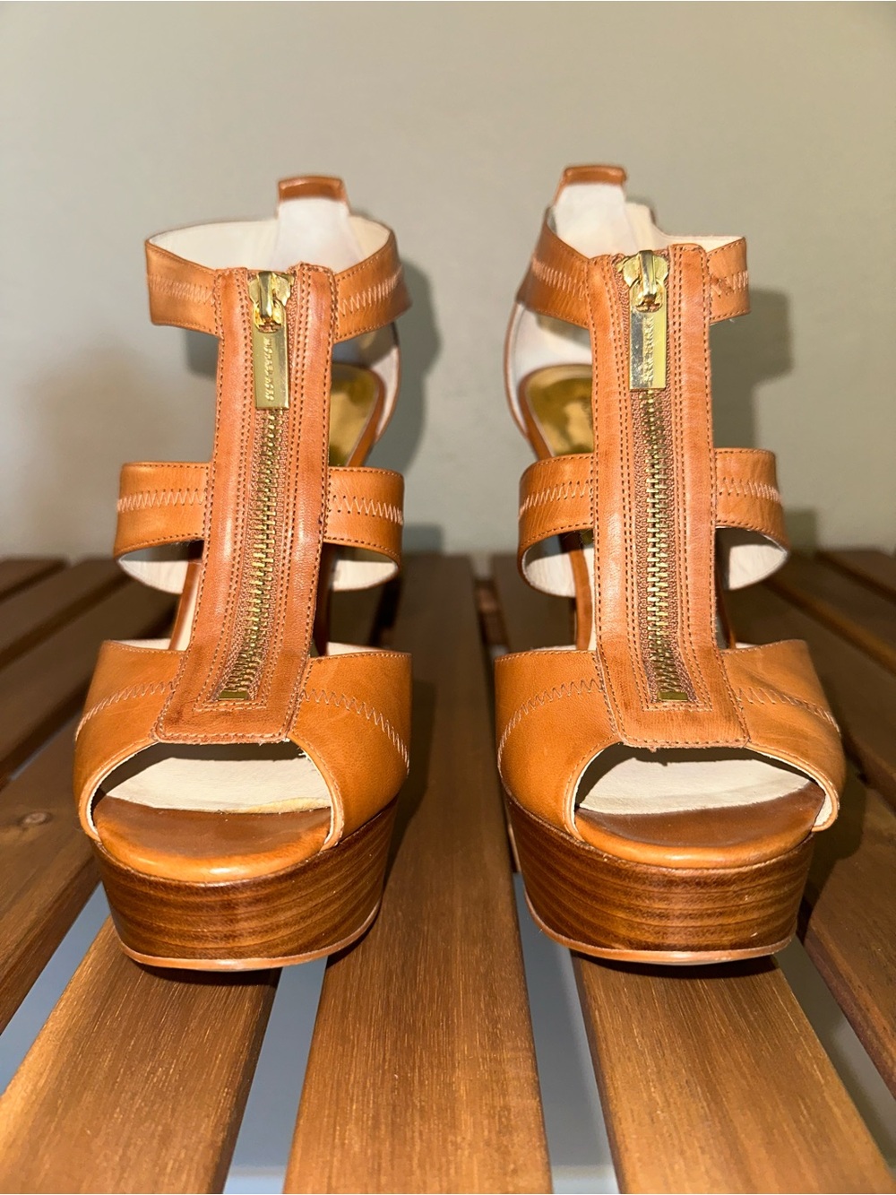 MICHAEL KORS
Berkley sandals Size:9.5 - Picture 5 of 13